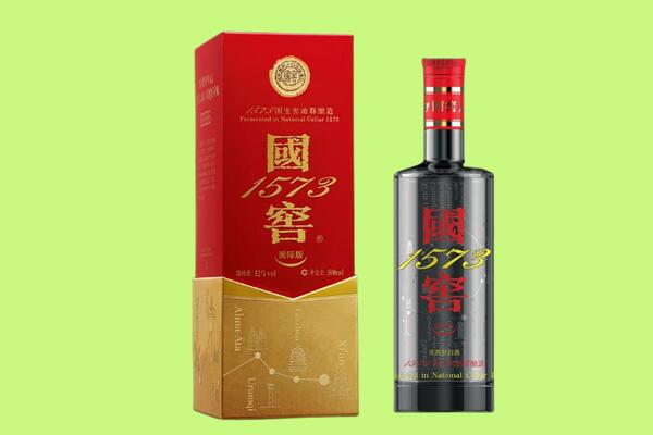 呼伦贝尔市新巴尔虎左回收国窖1573.jpg